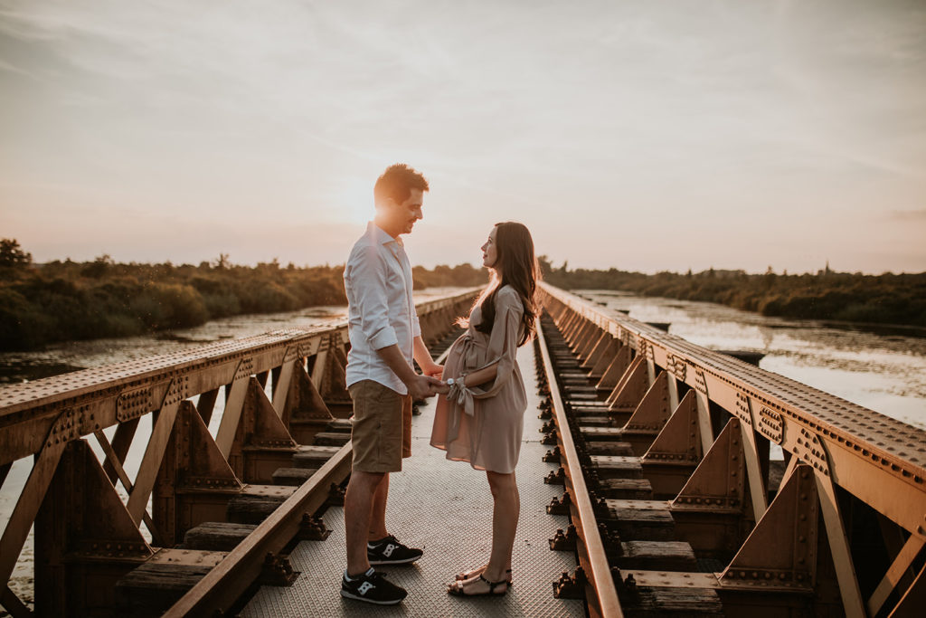 Moerputtenbrug maternity photos in a old railways
